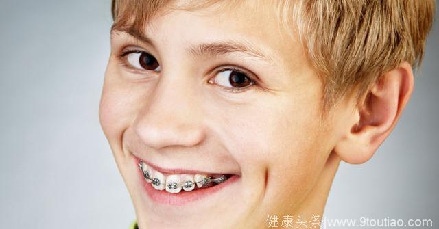 8岁地包天，要等换完乳牙再矫正还是现在就可以？