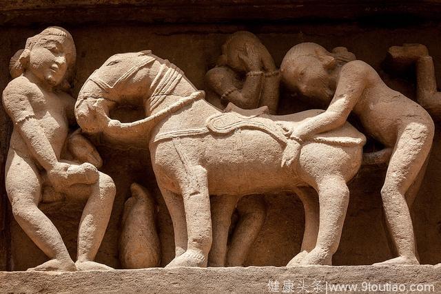 千年前的印度裸体与性爱画面，是现代印度不能够攀及的