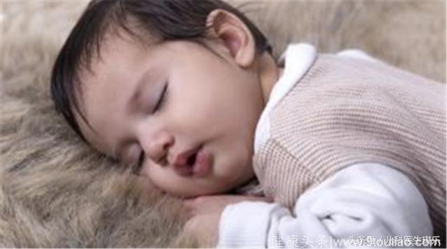 宝宝出现中耳炎的原因及怎样治疗？