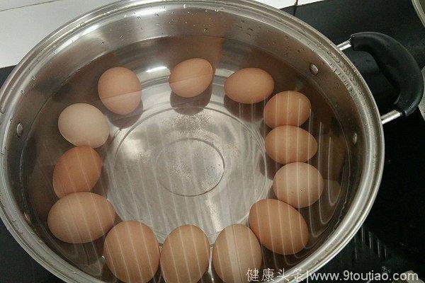 湿气重只会拔火罐吗？教你用鸡蛋去湿气，排的干干净净
