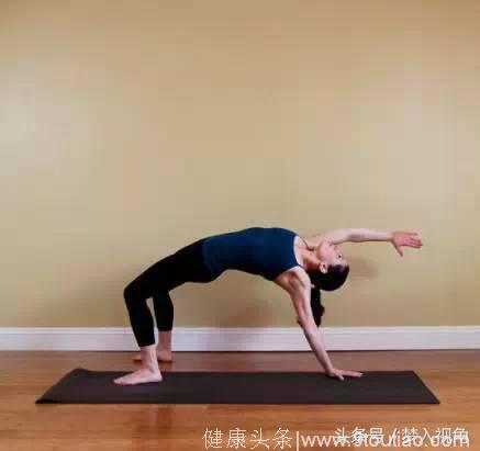 每天练习简单瑜伽瘦小腿动作，超有效！女神都是这么练出来的