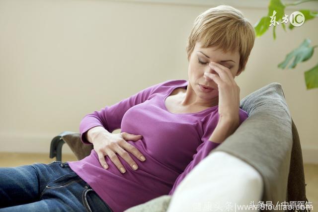 老人腹痛来消化科看病，因腹痛短专家一眼就看出来不是胃肠道疾病，而是冠心病