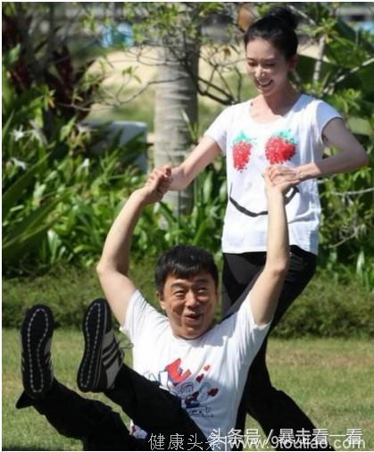 林志玲发图与黄渤练瑜伽，网友：志玲姐姐弯下腰那一刻，都是亮点！