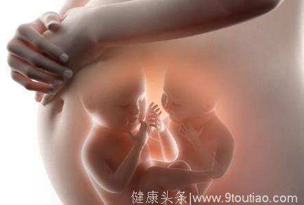 很多胎儿都会在子宫里打嗝，不过是有些孕妇难以将它与胎动区别开来