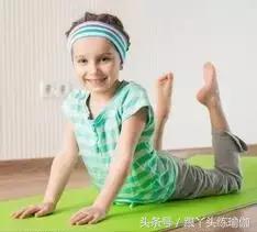 高晓松女儿练瑜伽，容貌强过“矮大紧”10000倍