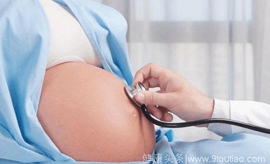孕妇以为自己怀上双胞胎，去医院检查原来是胃胀气，太尴尬了