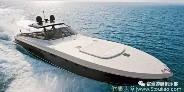 豪华游艇 Itama 75 优雅和宽阔的驾驶舱