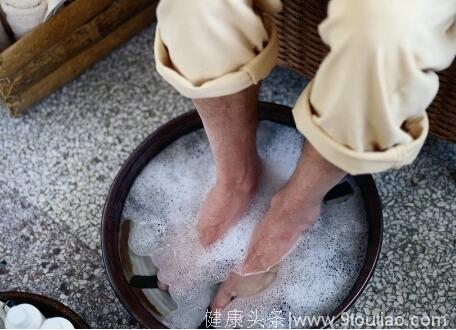 盐水泡脚能根治脚气吗？
