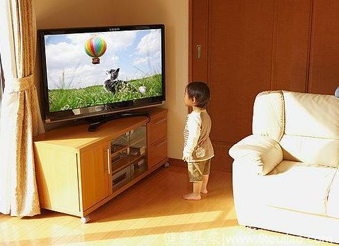 大屏幕电视更有现场感？其实它对孩子伤害远超出想象！