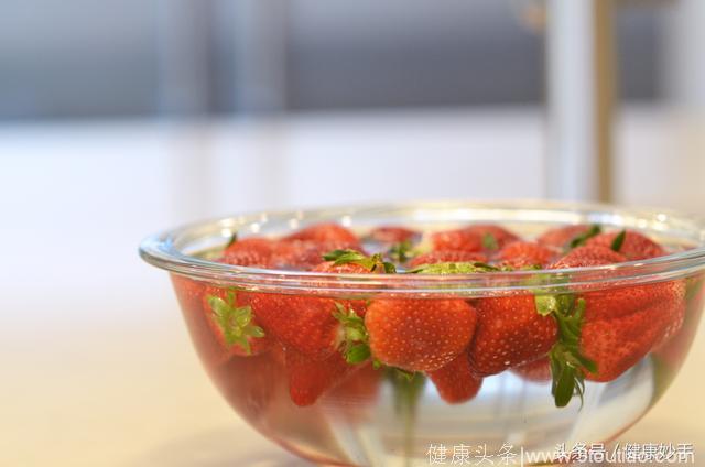 草莓买回来“不到几天”就发霉变坏？30秒让草莓能多放一个礼拜！