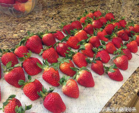 草莓买回来“不到几天”就发霉变坏？30秒让草莓能多放一个礼拜！