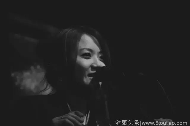 黄贯中称她中国第一吉他手，曾经患过抑郁症，如今在金曲奖公开出柜，赢得所有人欢呼