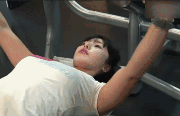 笑话五则：不用去健身房锻炼，给我一个这样的女朋友，俯卧撑我可以一次一百！