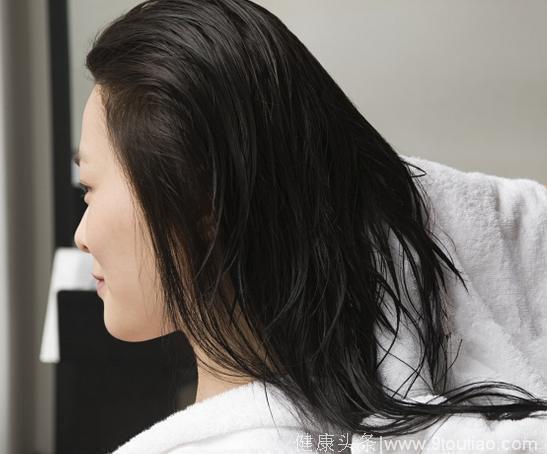 头发多久洗一次才是对的？几个小物减少脱发烦恼，头发更柔顺强韧