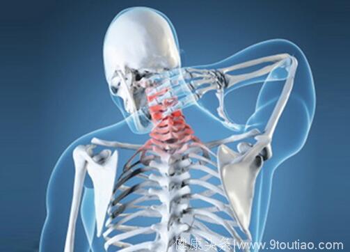 颈椎病竟能导致瘫痪？三个动作帮你远离危险！