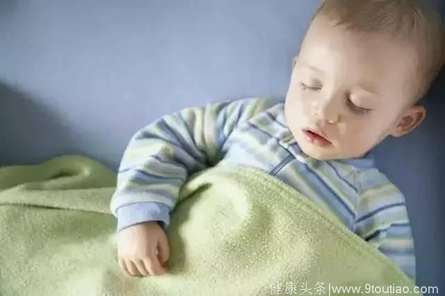 母婴分床睡是否对宝宝身心健康有利？