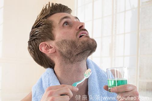 刷牙前该不该沾水？很多人做错了，难怪每天刷牙还越来越黄