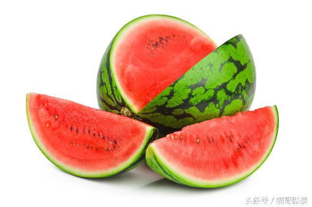 西瓜是人们喜爱的夏季水果，多数人都喜欢吃，但糖尿病人要注意！