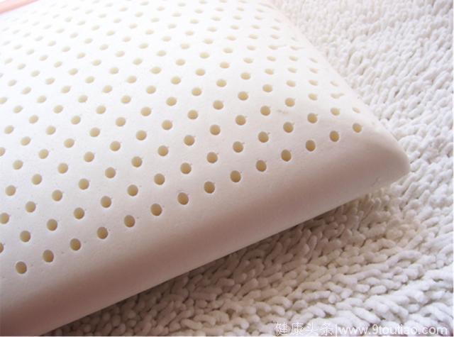 好的质量睡眠——乳胶枕头，又能保护颈椎