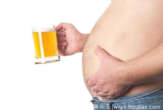 喝碱性水一个月，十年啤酒肚也能变腹肌