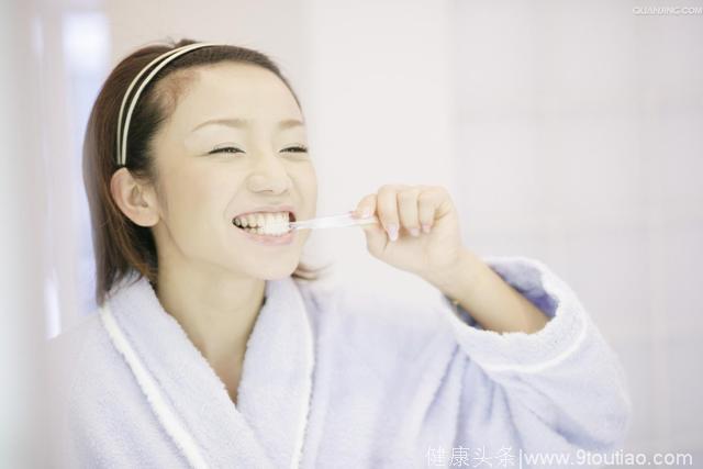 不是我说，你可能连刷牙都不会，比如你知道刷牙前牙刷牙膏要不要沾水吗？