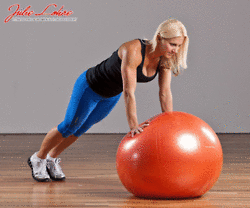 瑜伽球是一个很好提升锻炼水平的健身工具！腹肌马甲线，对核心锻炼尤其的突出