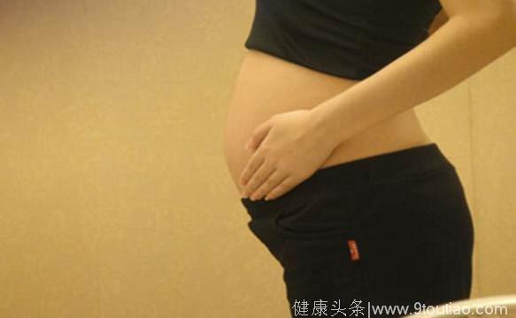 孕妇超预产期7天才去检查，胎儿剖出来时，产妇自己都吓到了