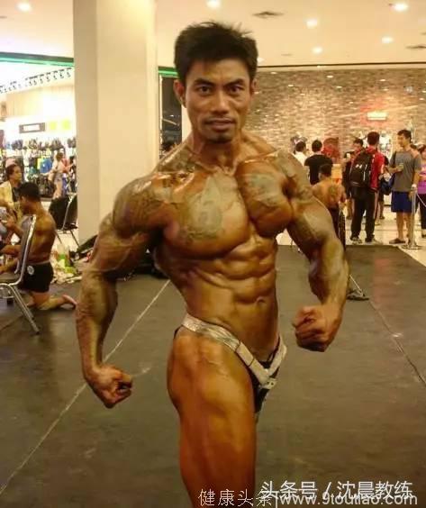 一条腿的泰国励志健身大叔 练出爆炸肌肉