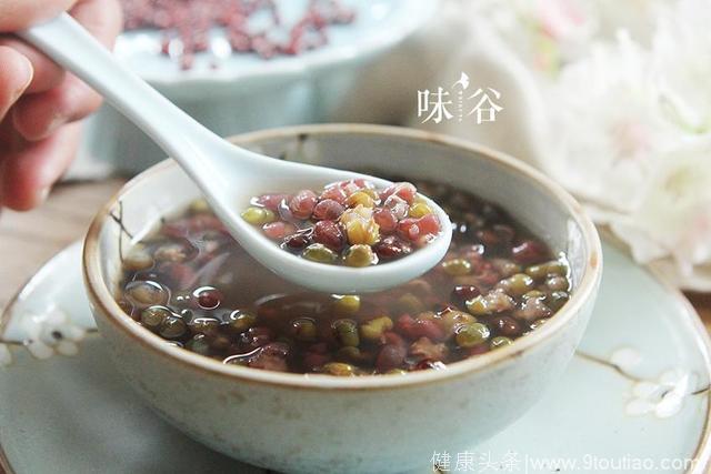 明日入伏，不妨喝古方“三豆汤”，暑热发烧、祛痘除痱子都管用！