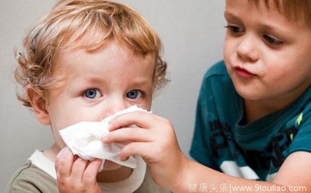 孩子打喷嚏，该怎么分辨是鼻炎还是打喷嚏