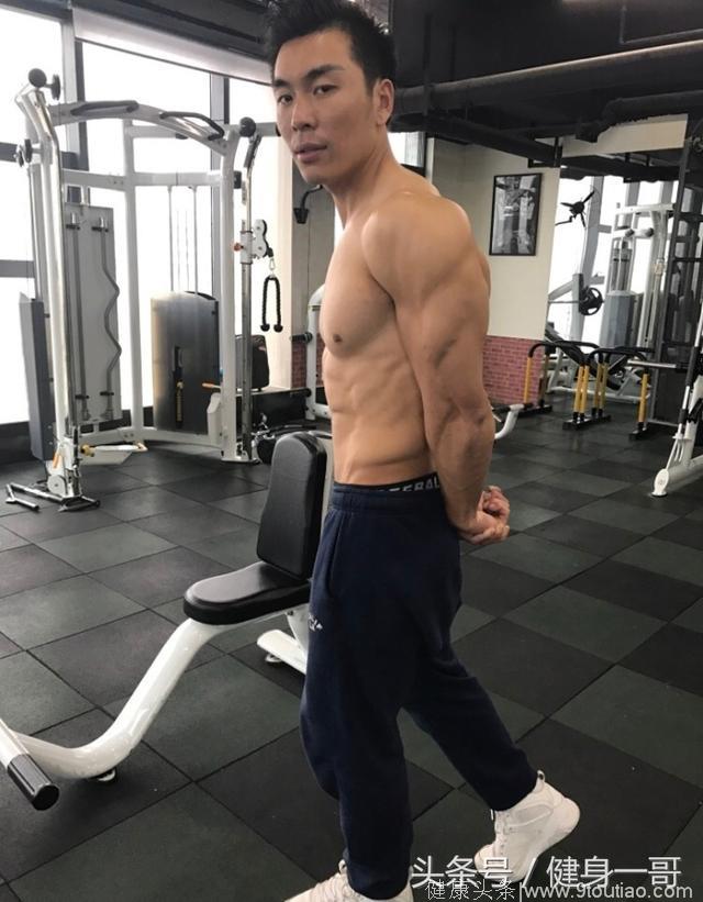 哈尔滨体院的肌肉型男，一份坚持一份收获，最骄傲的是腹肌