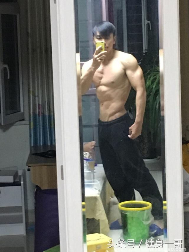 哈尔滨体院的肌肉型男，一份坚持一份收获，最骄傲的是腹肌
