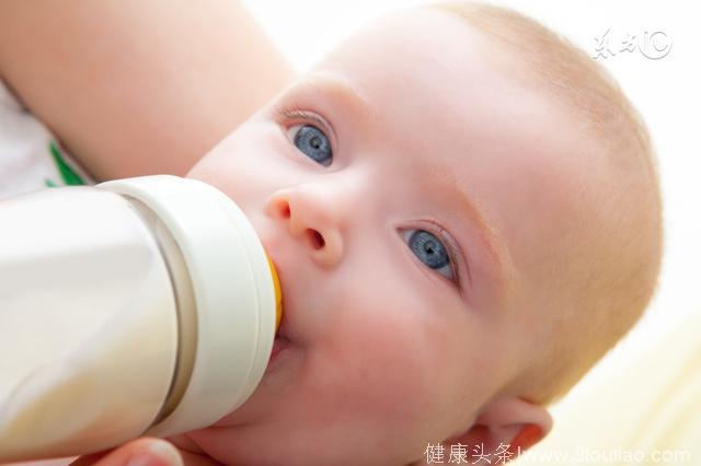 妈妈哺乳“毒奶”宝宝发烧难愈，出现这些情况一定不要给宝宝喂奶