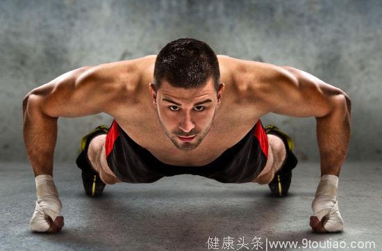 不去健身房每天只做俯卧撑，這样能练出肌肉吗？