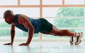 不去健身房每天只做俯卧撑，這样能练出肌肉吗？