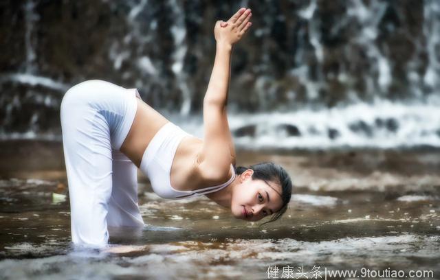 水上瑜伽，给你不一样的身体感觉，瑜伽爱好者必须懂的5个好处！