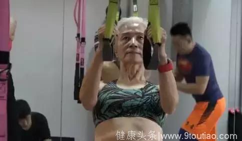 71岁天津银发奶奶，坚持健身11年，活的非常年轻！