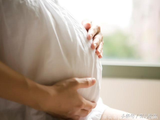 7个月查出俩胎儿的脐带缠为一团，大夫建议立马剖，孕妇坚持快足月才生！