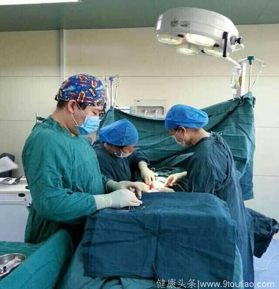 28岁孕妈剖腹产下5胞胎，当看到胎儿性别时，在场医生都惊讶了！