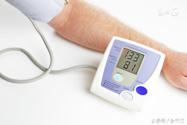 高血压病友，在家用电子血压计自测血压，注意7点，别忘了第7点！