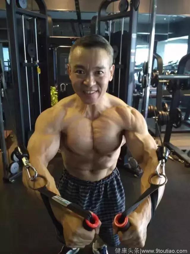 长沙健身第一人，49岁依旧一身肌肉铠甲！这大爷，我服！