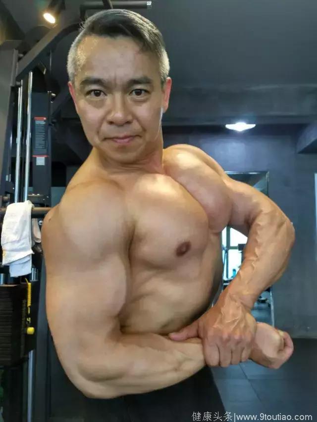 长沙健身第一人，49岁依旧一身肌肉铠甲！这大爷，我服！