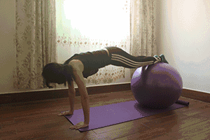 瑜伽球腹部健身计划，一个瑜伽球就可以练出迷人马甲线，增强核心肌群！