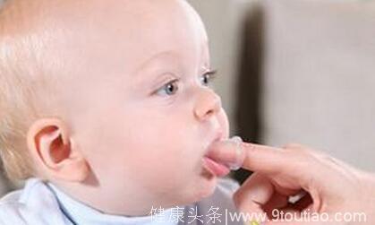 进口儿童牙刷，360度旋转无死角，给宝宝健康牙齿
