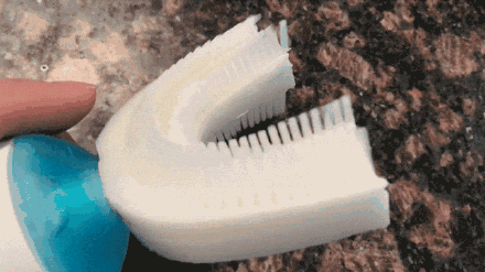 10秒刷牙！试试全球首款全自动牙刷，直接放入嘴打开开关