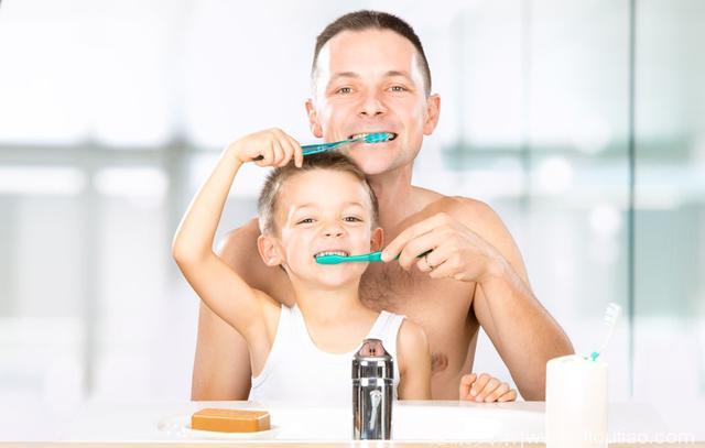 牙科医生：这10个刷牙的错误，几乎人人都在犯！