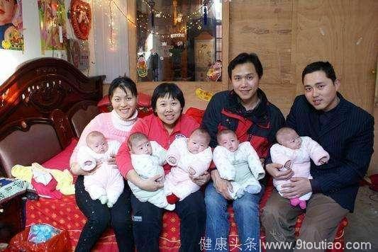 年轻孕妇产下5胞胎，准爸爸看到孩子性别，笑得合不拢嘴
