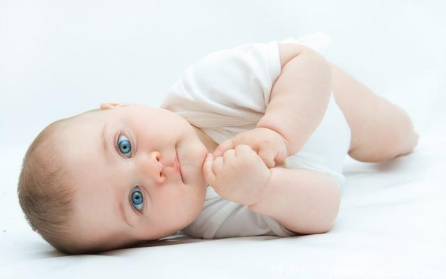 宝宝湿疹是怎么引起的？该怎么解决呢？