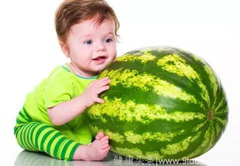 我家宝贝吃西瓜，独爱西瓜皮——西瓜皮能治儿童疾病，夏季如何给宝宝吃西瓜皮
