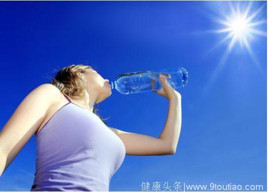 夏日喝水千万别大意，掌握夏季健康饮水指南，跟“水中毒”拜拜